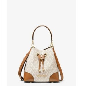 Michael Kors Mercer Gallery Convertible Bucket Leather Shoulder Bag